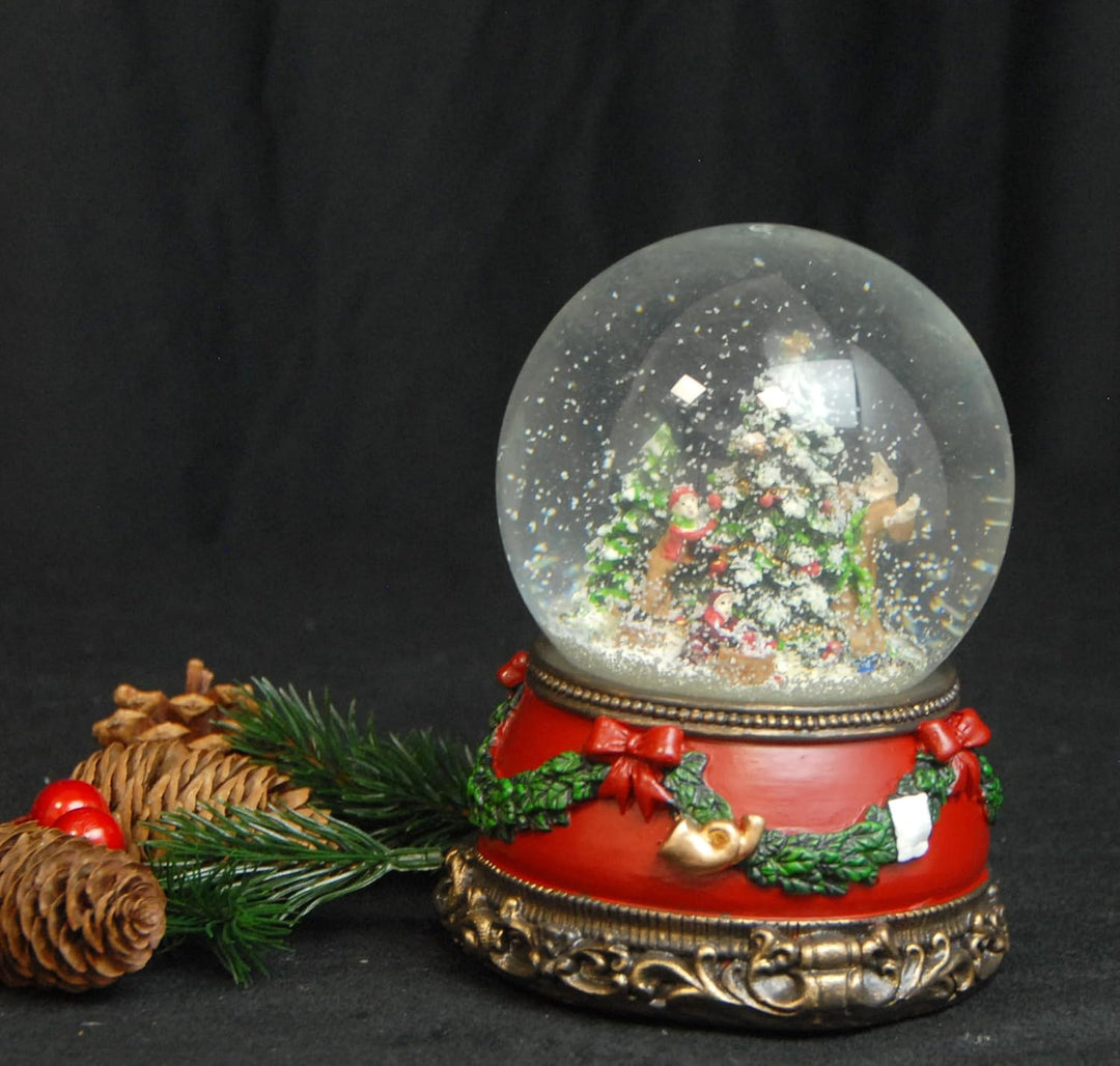 Schneekugel Christbaum schmücken * auf Sockel nostalgische Weihnachten mit Geschenke mit Spieluhr -