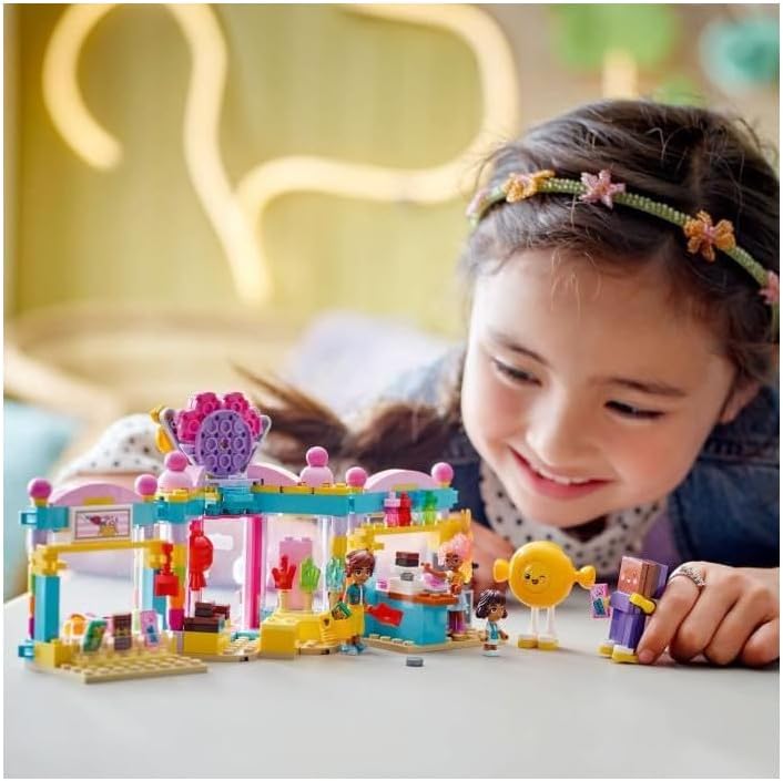 LEGO Friends Heartlake City Süsswarenladen, Spielset für Mädchen ab 6 Jahren, Rollenspiele mit 2 Min