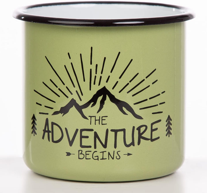 MUGSY Emaille Tasse mit Spruch The Adventure Begins, 330 ml, Camping Tasse, Camping Ausrüstung, Retr