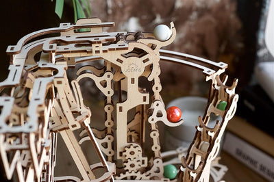 UGEARS Holz Marble Run Chain Hoist - Mechanische 3D Holzpuzzle für Erwachsene, DIY Modellbausatz für