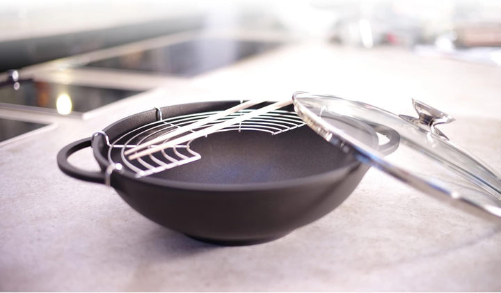 Berndes Classics Wok Bonanza 32 cm, Wokpfanne mit Glasdeckel und Stäbchen, 3-lagiger Antihaftversieg