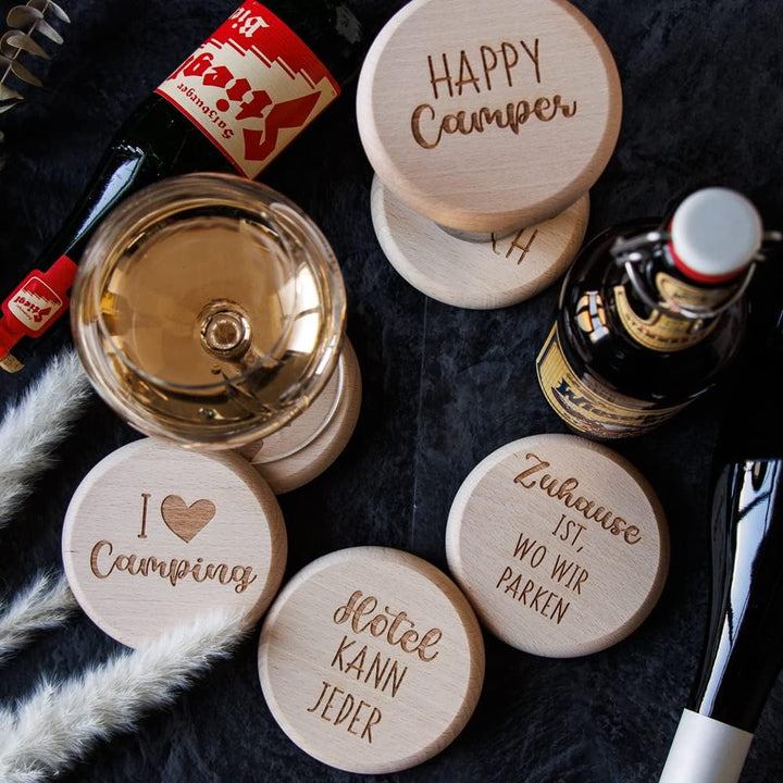 Spruchreif · Bierdeckel mit Camping-Sprüchen aus hochwertigem Buchenholz · 2in1 Untersetzer und Deck