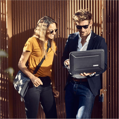 Thule Gauntlet Black 16" MacBook Pro