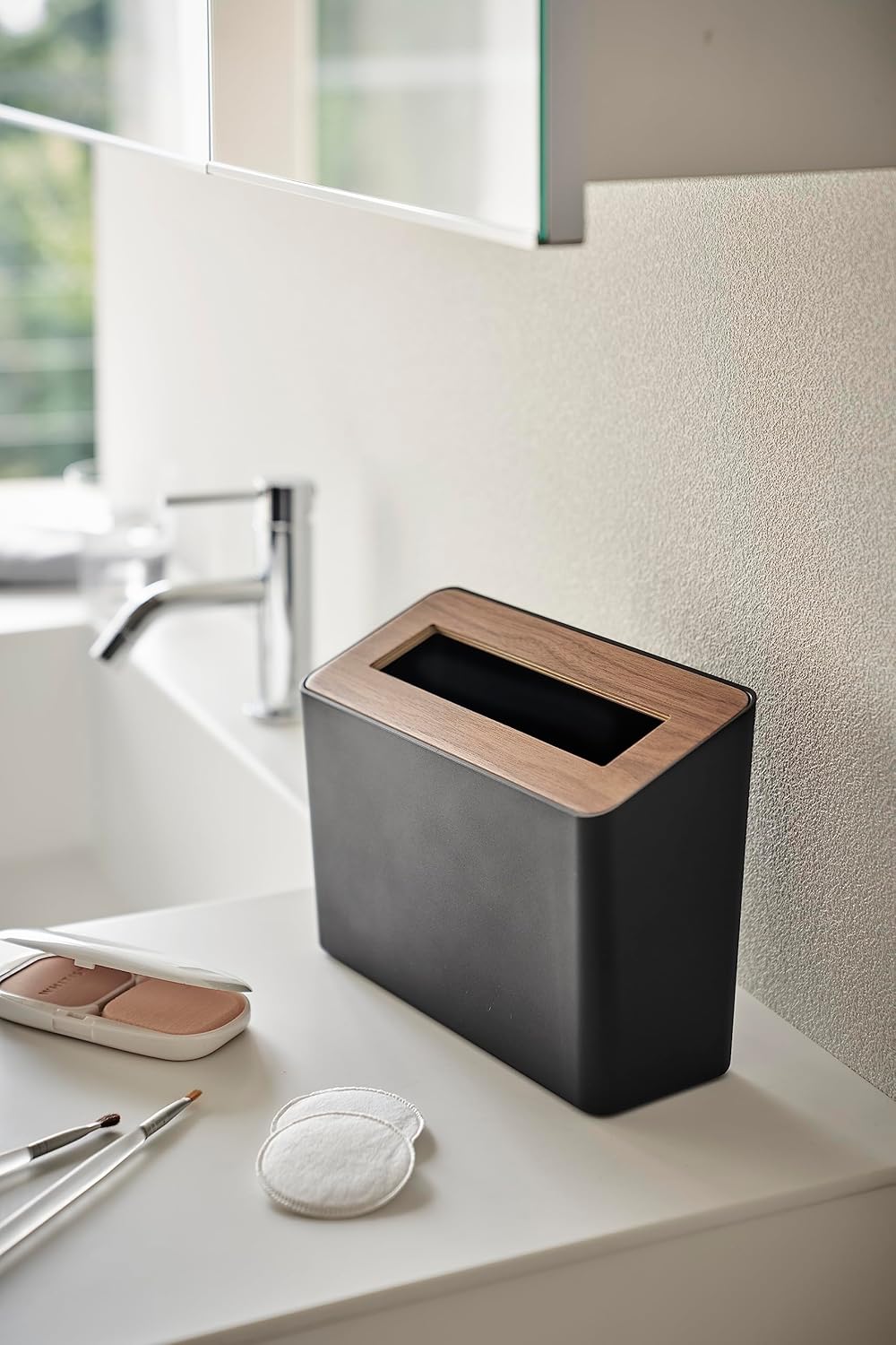 YAMAZAKI 5230 RIN Table Trash Can, black, ABS Resin/Wood, 22 x 9 x 15.5 cm Schwarz, Schwarz