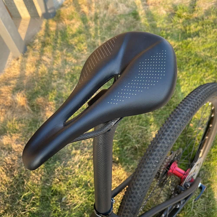 QIKU Fahrradsattel aus Carbonfaser, MTB-Sattel, Rennradsattel, hohles Design, super leicht, 110 g 24