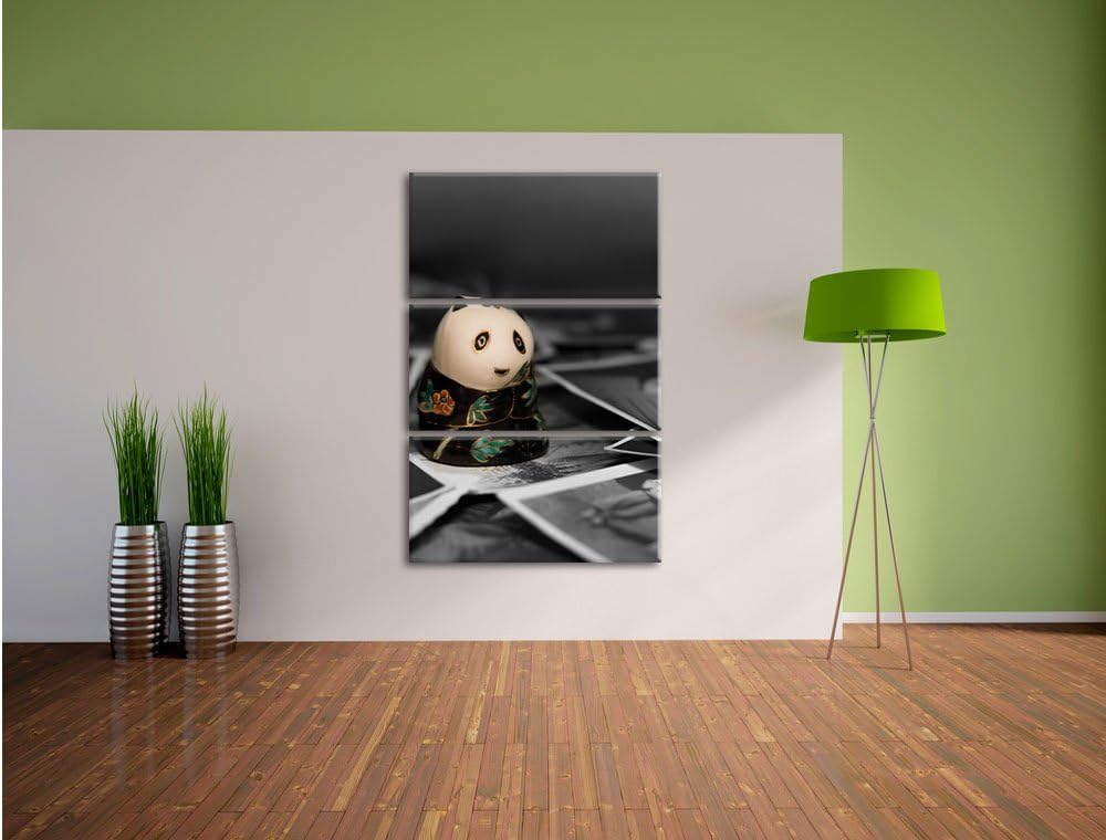 Pixxprint Panda Figur zwischen Fotografien als Leinwandbild/Grösse: 3 Teilig (120x80) cm/Wandbild/Ku