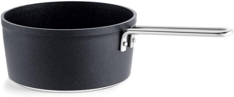Fissler Adamant / Aluminium-Stielkasserolle (Ø 18 cm, 2 Liter) beschichtet, mit Metall-Deckel, antih