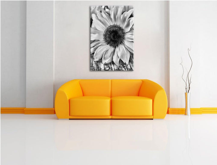 Pixxprint Monocrome, Sonnenblumen auf altem Holztisch, Format: 100x70 auf Leinwand, XXL riesige Bild