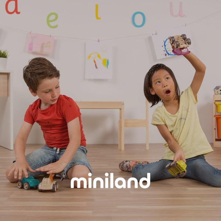 Miniland - Kleidung für 38 cm Puppe, Bekleidungszubehör für Puppen, Pyjama mit Mütze (Beige)