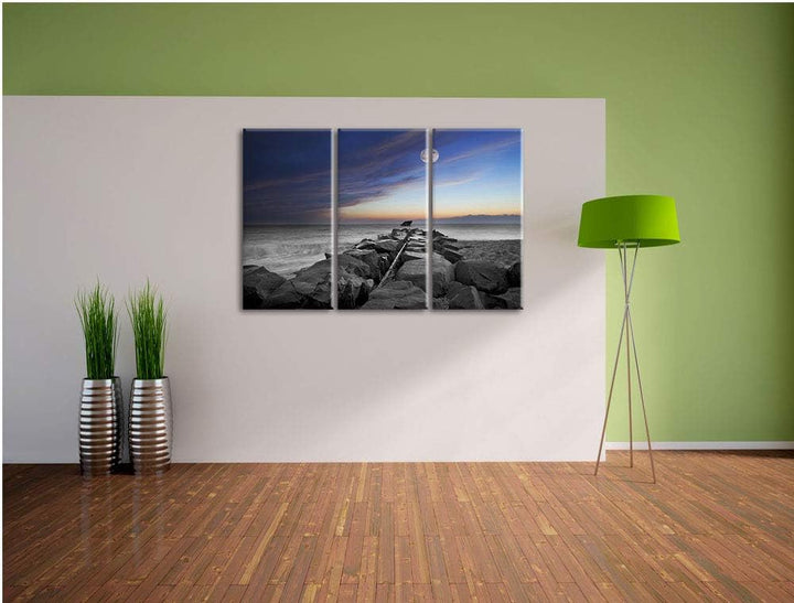 Steinmauer am Meer bei schönem Abendhimmel schwarz/weiss 3-Teiler Leinwandbild 120x80 Bild auf Leinw