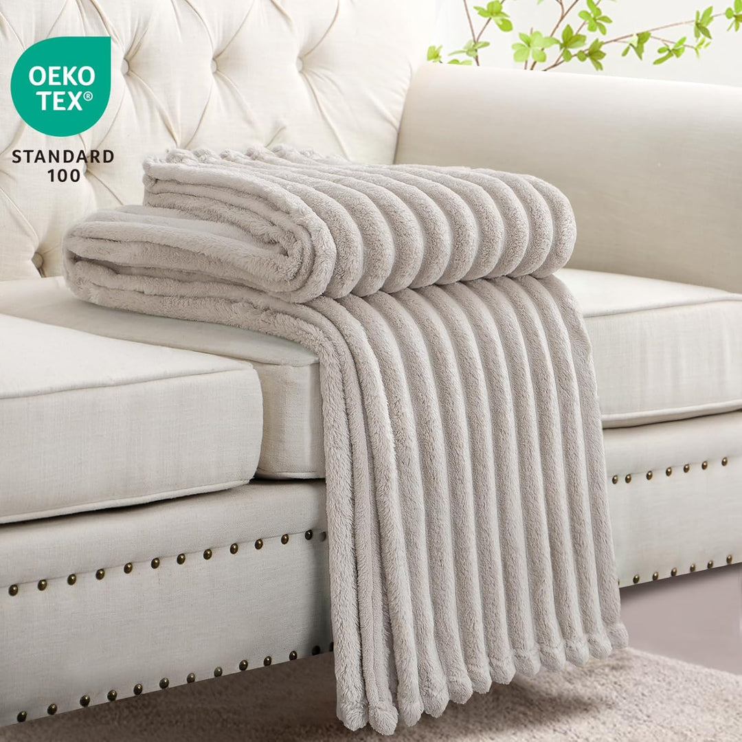 RUIKASI Kuscheldecke Flauschig Decke Beige - 150x200cm Fleecedecke Sofadecke Couchdecke für Wohnzimm
