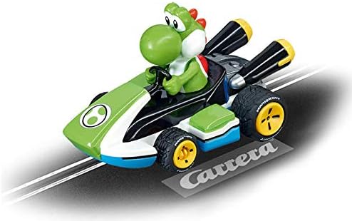 Carrera First Mario Kart Rennbahn-Set | Mario vs. Yoshi | 2 Fahrzeuge inklusive | Kreisel für extra