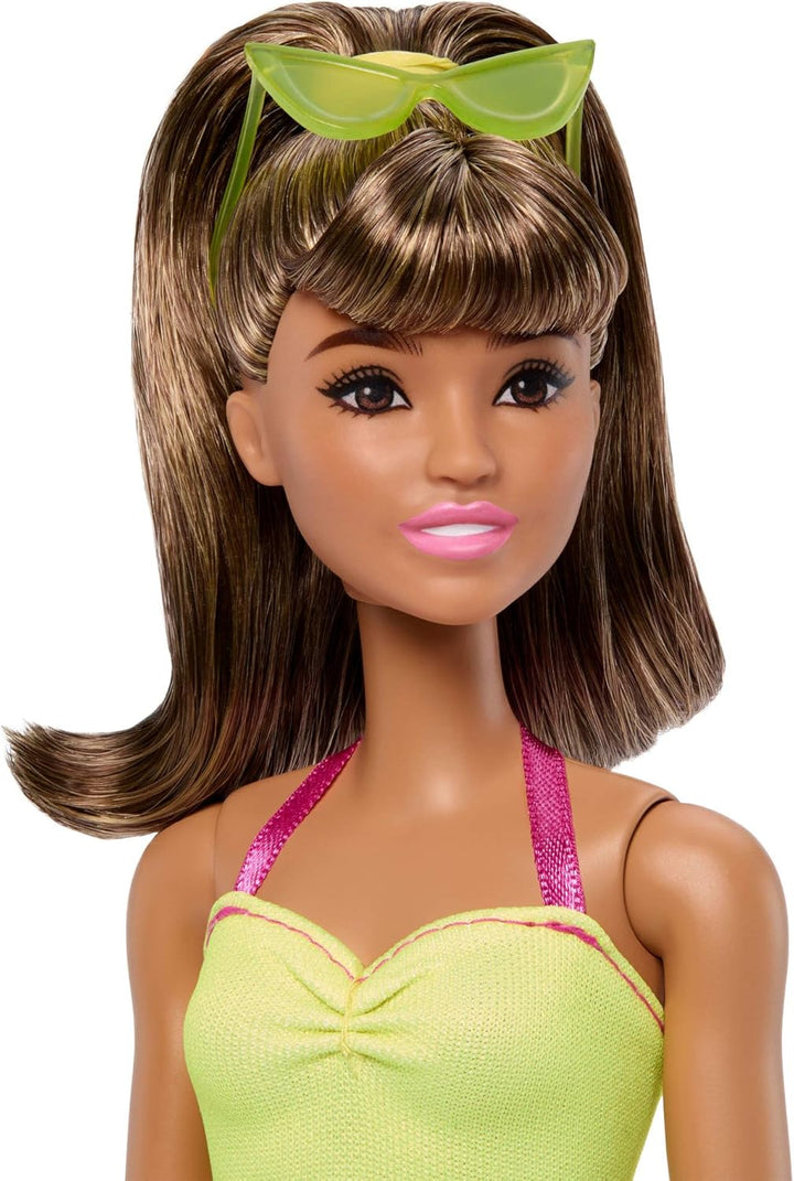 Barbie Style Modepuppen-Set, Strand-Looks und Zubehör, 65. Jubiläum Ken-Puppe, JJP05