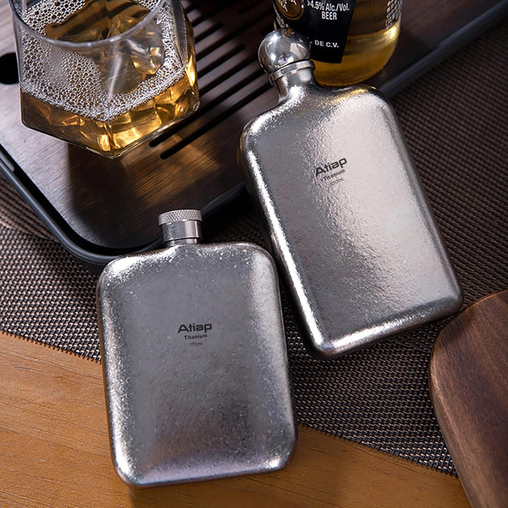 Titan-Flachmann, tragbar, auslaufsicher, Weintopf, Flagon, Trinkbecher mit Kappe für Outdoor, Campin