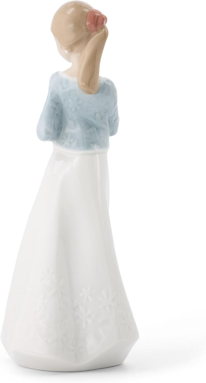 NAO 02001588 Dekofigur/Porzellanfigur A Gift from The Heart, Mädchen mit Geschenk