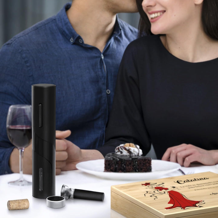 Maverton 6er Wein Zubehör Set mit Aufdruck - elektrischer Korkenzieher - automatischer Flaschenöffne