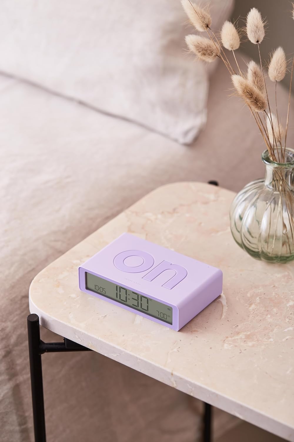 Lexon Flip Classic Morgenwecker, beleuchtet, wendbar mit Seiten on Off und Snooze-Funktion, mit LCD-
