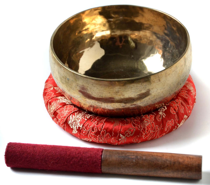 BUDDHAFIGUREN Klangschale handgedengelt 600 g - 650 g mit Zubehör 3teilig