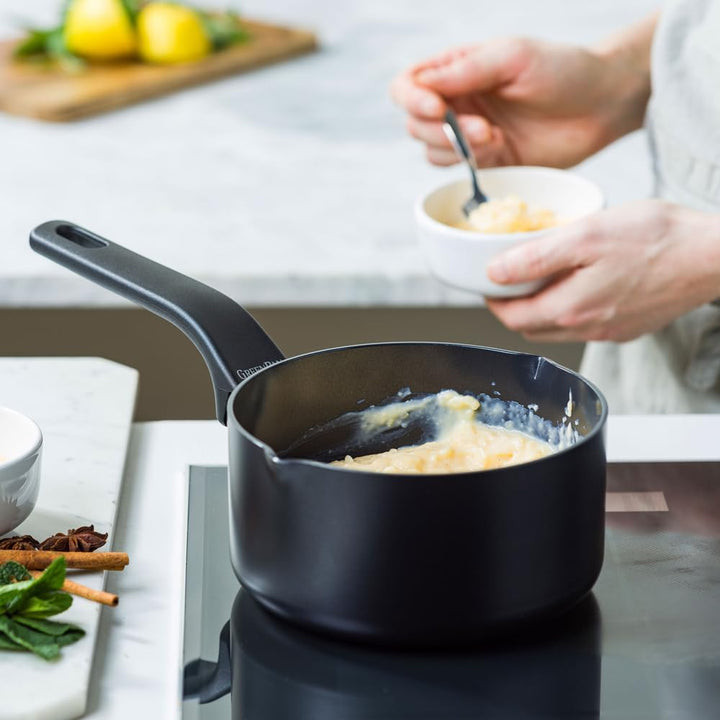 GreenPan Essence Stielkasserolle 16 cm 1,58 L, 2 Ausgiesser, Thermolon Keramik-Antihaftbeschichtung,