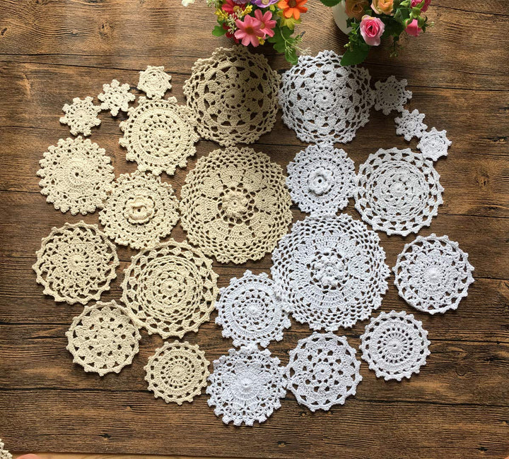 MINDPLUS Set mit 24 Handgehäkelten Deckchen Baumwolle Spitze Tischset Mini-Deckchen 5–18 cm Rund Wei