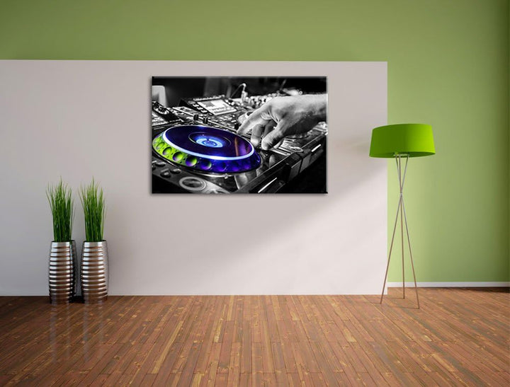 DJ bei der Arbeit am Plattenteller schwarz/weiss Format: 100x70 auf Leinwand, XXL riesige Bilder fer