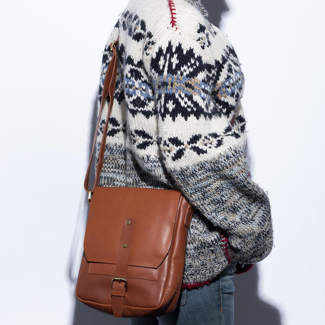 FEYNSINN BERLIN Umhängetasche JACKSON aus Premium Leder I Messenger bag klein für Herren und Damen i