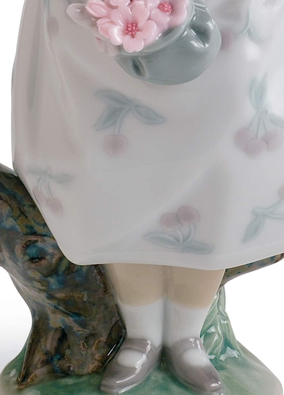 LLADRÓ Mädchen-Figur Blühende Jahreszeit Mädchen. Mädchen Mit Blumen. Porzellan.