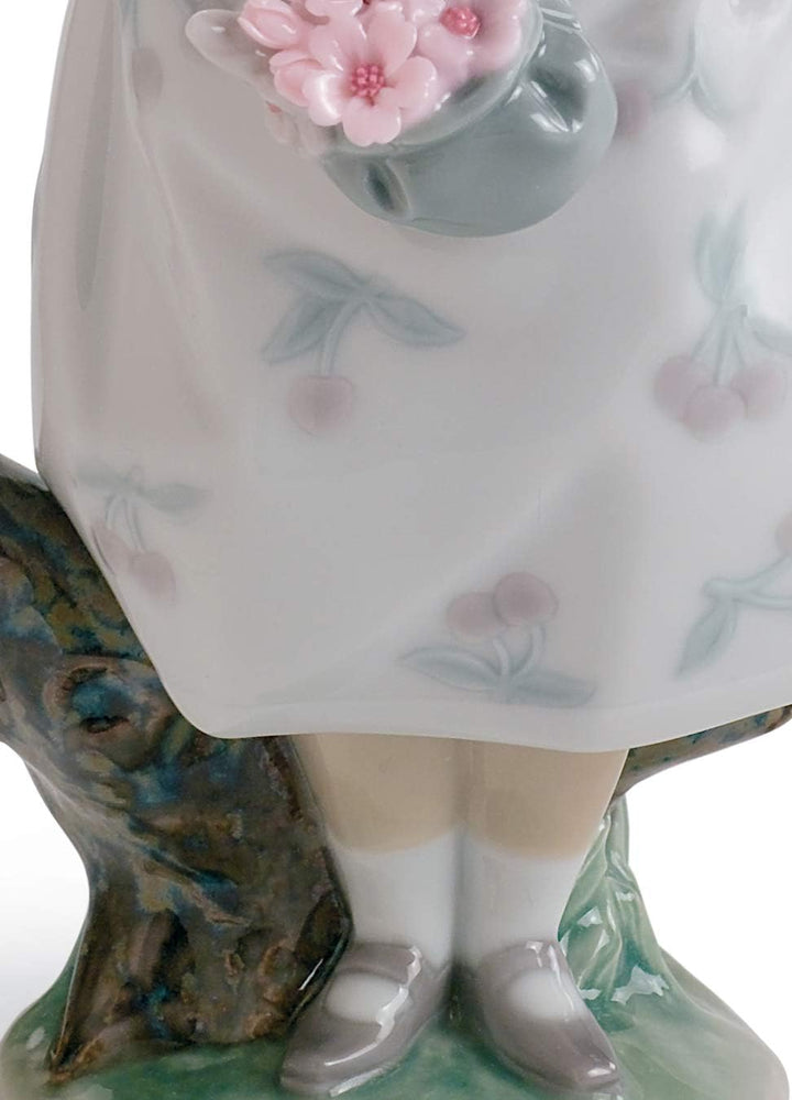 LLADRÓ Mädchen-Figur Blühende Jahreszeit Mädchen. Mädchen Mit Blumen. Porzellan.