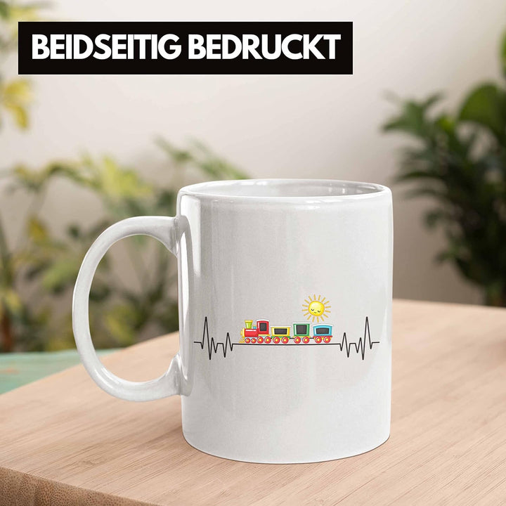 Trendation - Zug Züge Herzschlag Tasse Geschenk für Eisenbahner Zugführer Hobby Geschenkidee (Weiss)