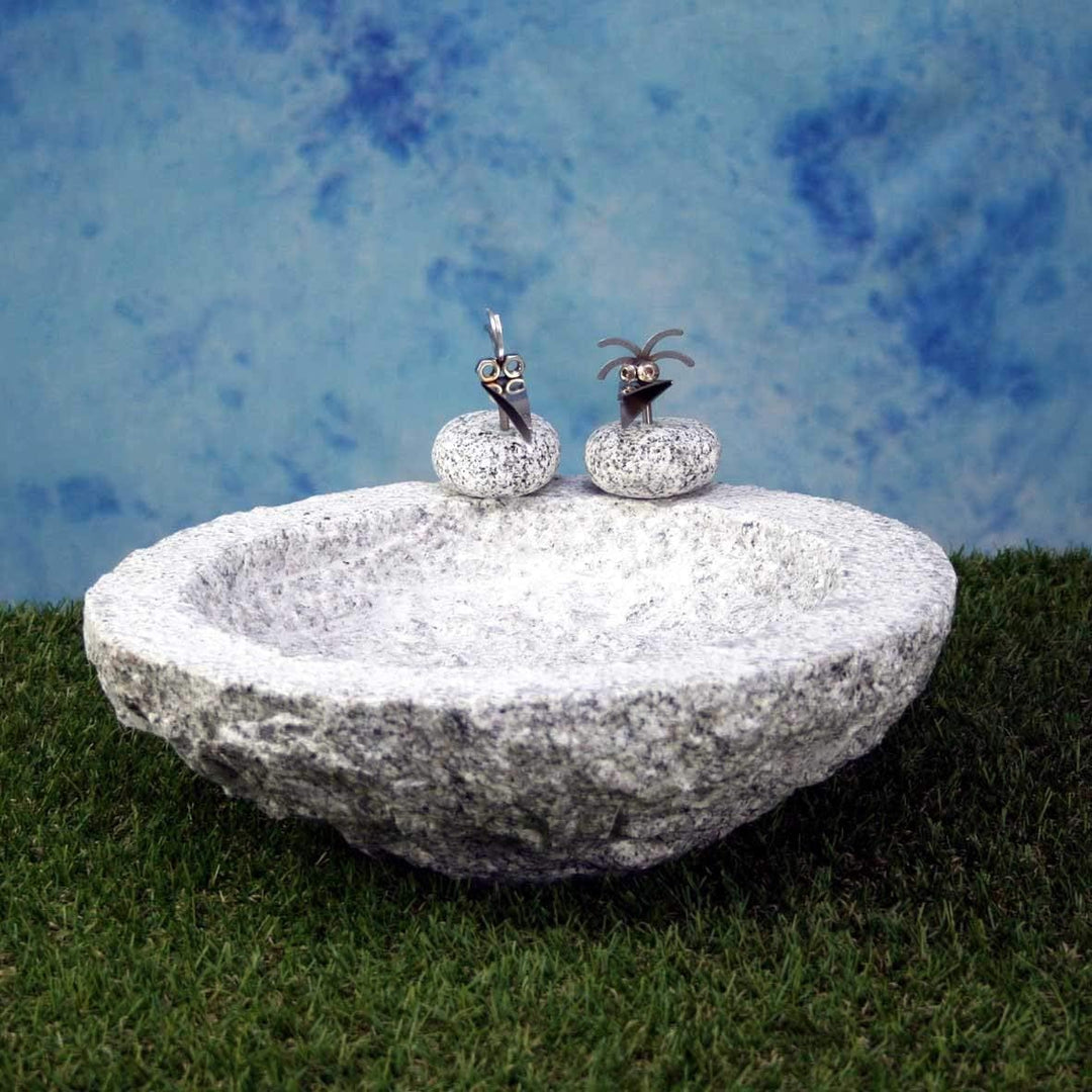 Gebrüder Lomprich Vogelbad aus Granit in Schalenform (mit 2 Vögele am Rand sitzend), mit 2 Vöge