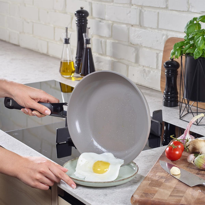 Fissler Ceratal Classic/Aluminium-Pfanne, Keramik-beschichtet (Ø 24 cm) Ceramic Bratpfanne antihafte