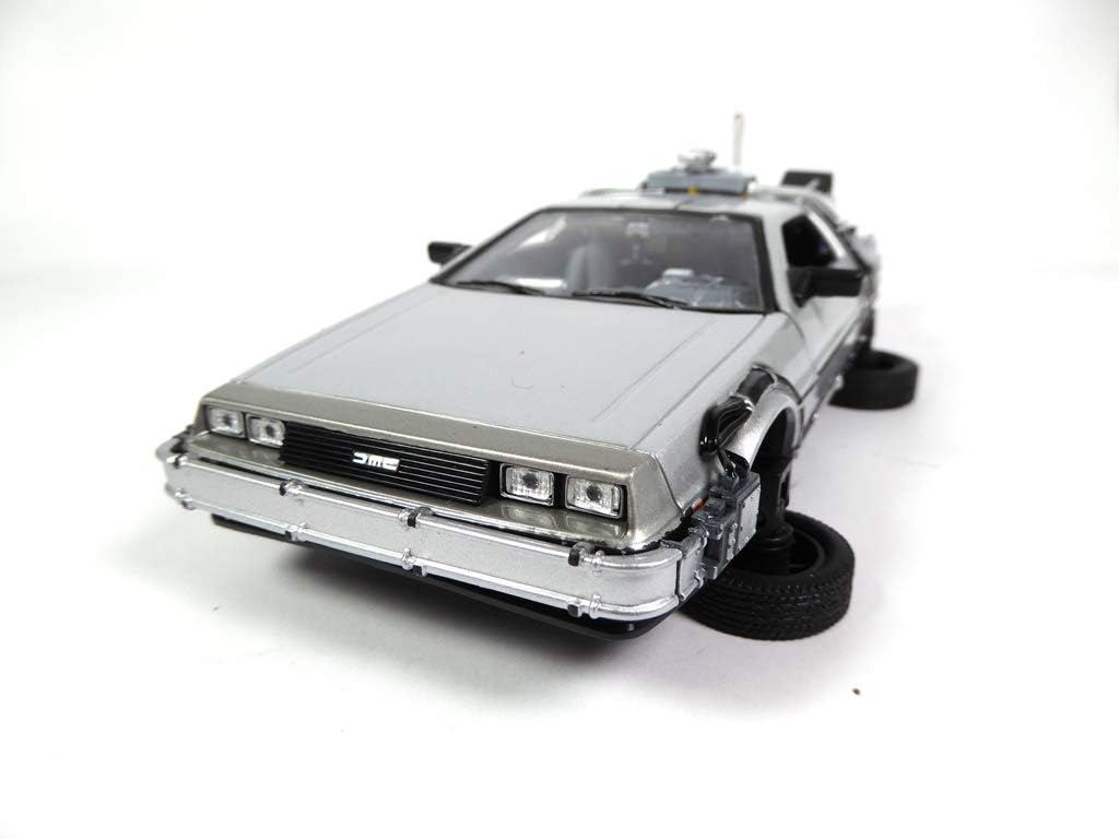 OPO 10 - Fliegendes Delorean-Auto (mit fliegenden Rädern) aus dem Film Back to The Future II - Masss