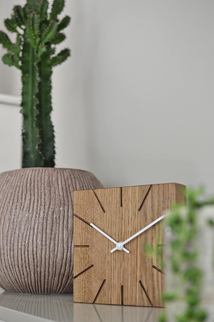 Natuhr Wanduhr Tischuhr Eiche Holz - Beam - geräuscharm Massivholz Design 17 x 17 cm (Räuchereiche W