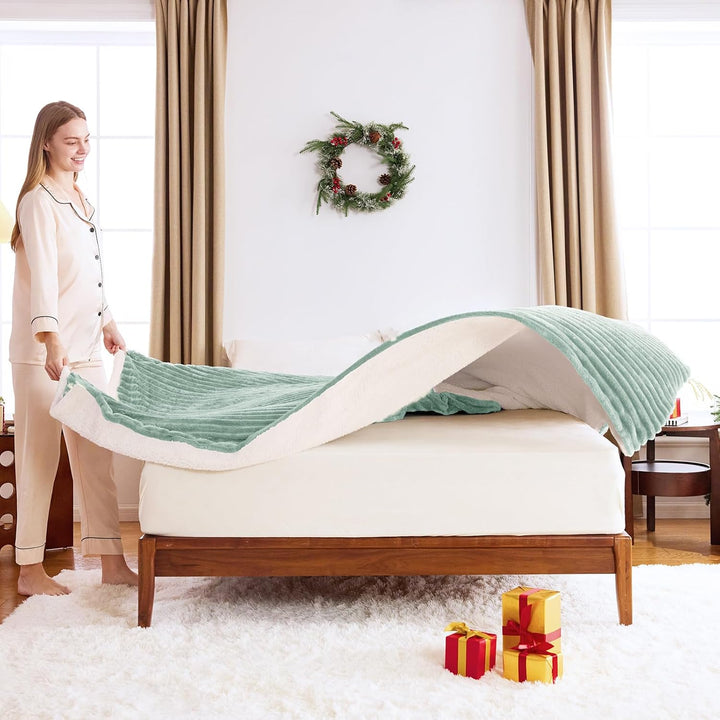 WAVVE Decke Sherpa Kuscheldecke Flauschig Grün - Extra Warme Dicke Weiche Grobe Kordecke Sofaüberwur