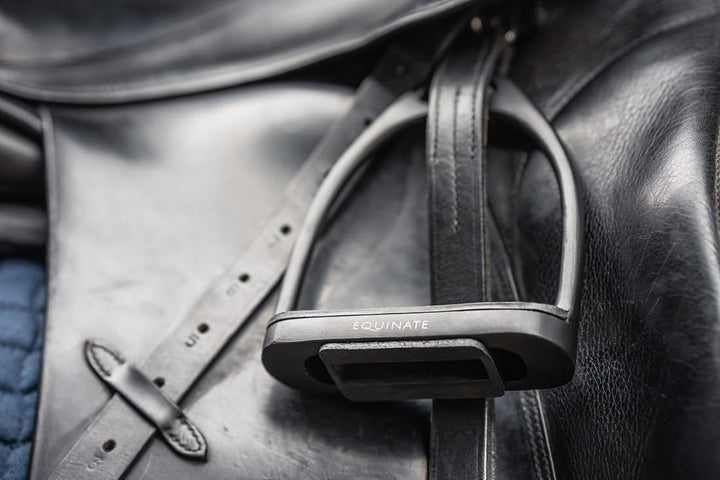 Equinate Steigbügel Midway 10cm Schwarz Matt - Mit Anti-Rutsch Trittfläche aus Gummi - Für Erwachsen