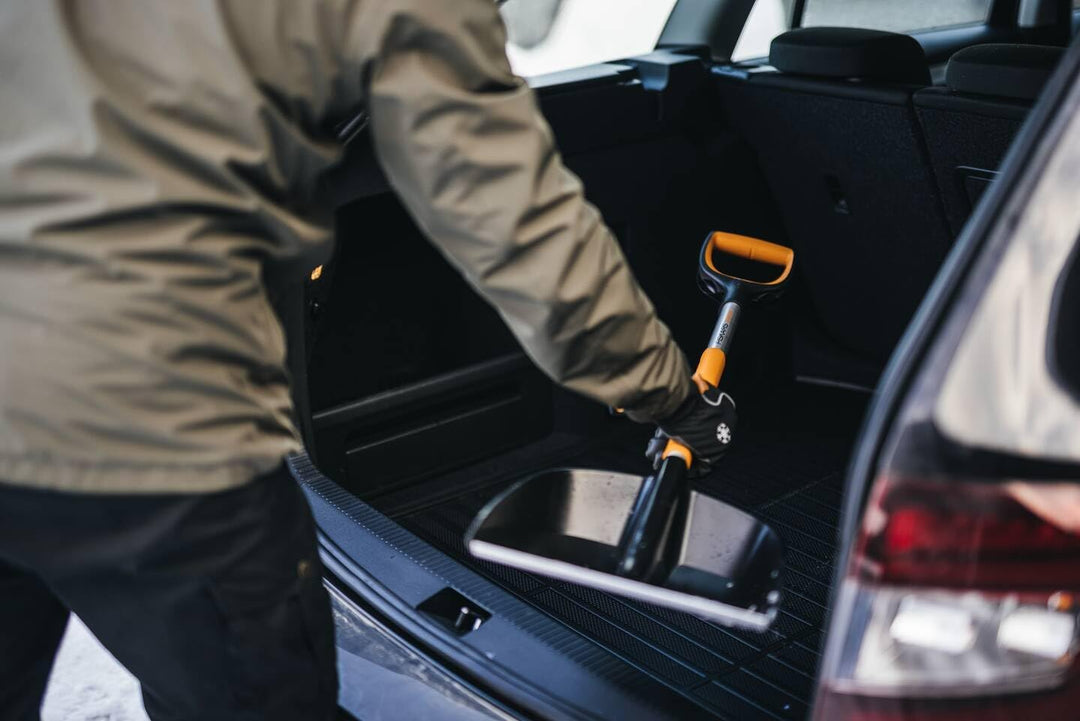 Fiskars Auto-Schneeschaufel, X-series, Länge: 98 cm, Aluminium/Polymer, Schwarz/Orange/Grau, 1057393