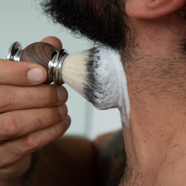 Störtebekker® Premium Rasierpinsel - edler Pinsel aus Dachshaar Imitat - erzeugt ergiebigen Schaum -