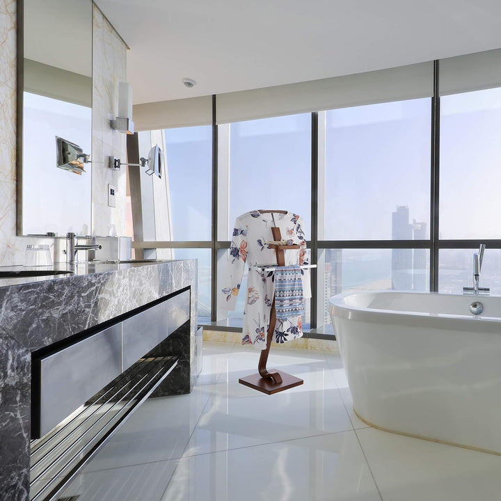 Relaxdays, Dunkelbraun Herrendiener Wallnussoptik, Stummer Diener aus Holz & Metall, Kleiderbutler H