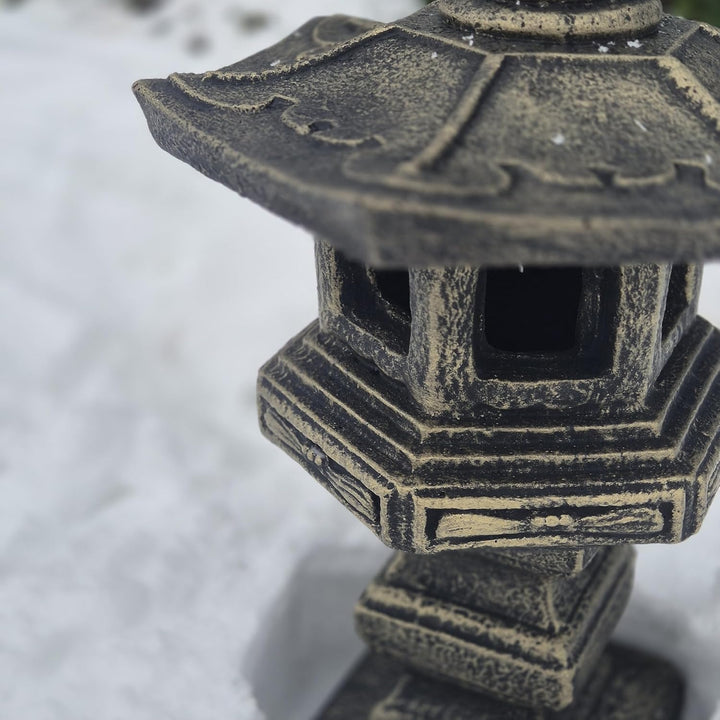 FABRIQ Japanische Gartenlaterne Yukimi-Doro 42 cm – Wetterfeste Steinlampe für Aussenbereich – Japan