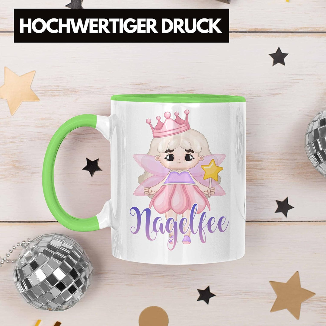 Trendation - Nagel-Fee Tasse Geschenk Nagelstudio Mitarbeiterin Gel-Nägel Spruch Süsse Grafik (Grün)
