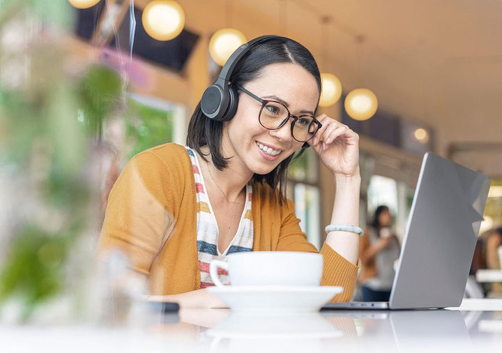 Cisco Headset 730, kabelloses Dual-On-Ear-Bluetooth-Headset mit Etui, USB-A-HD-Bluetooth-Adapter, US