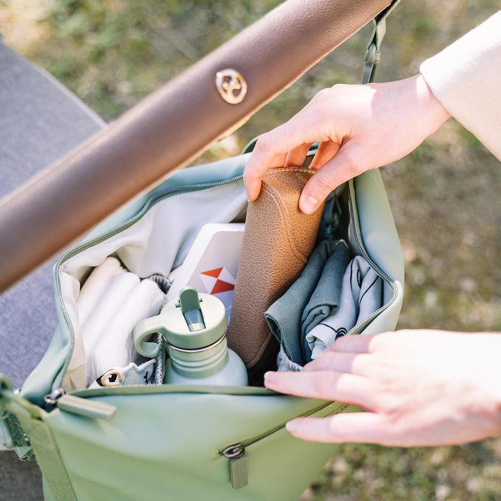 Done by Deer Kinderwagen Tasche – Wickeltasche Grün – Stroller Bag mit Haken für Kinderwagen, wasser