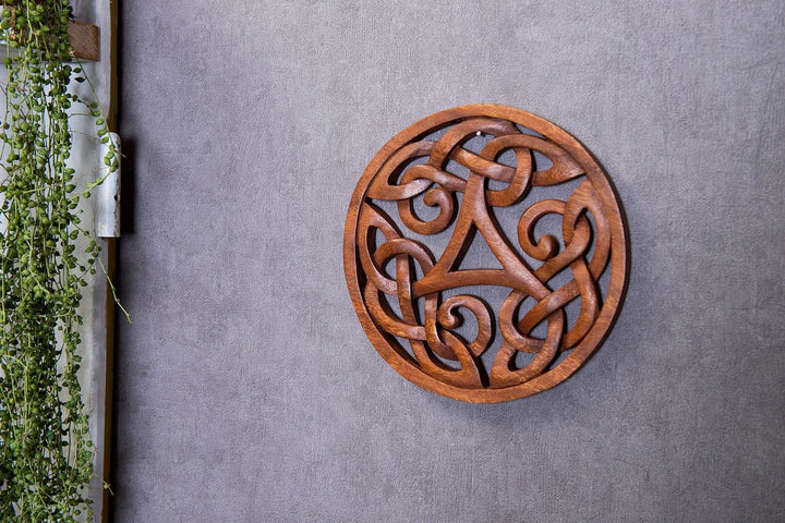 Windalf Handmade Celtic Wanddeko Alesia Ø 22 cm Keltische Triskele Irische Deko Geschnitzes Ornament