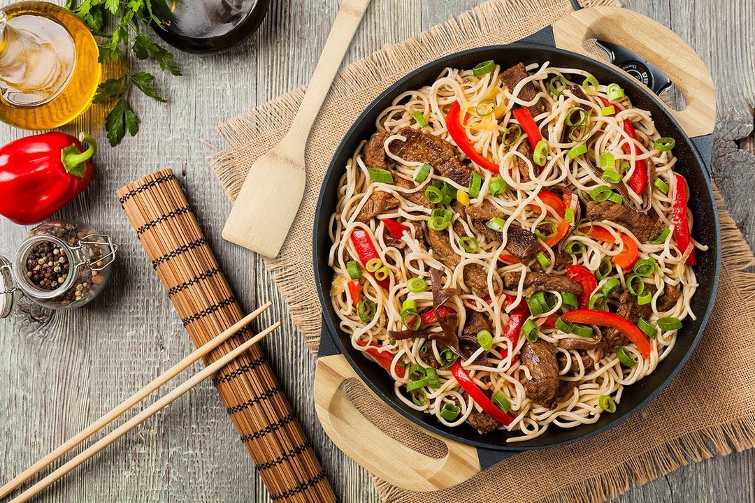 Bestron AEW100AS Elektrischer Wok mit Bambusgriffen, XL-Wokpfanne mit Glasdeckel im Asia Design, Ink