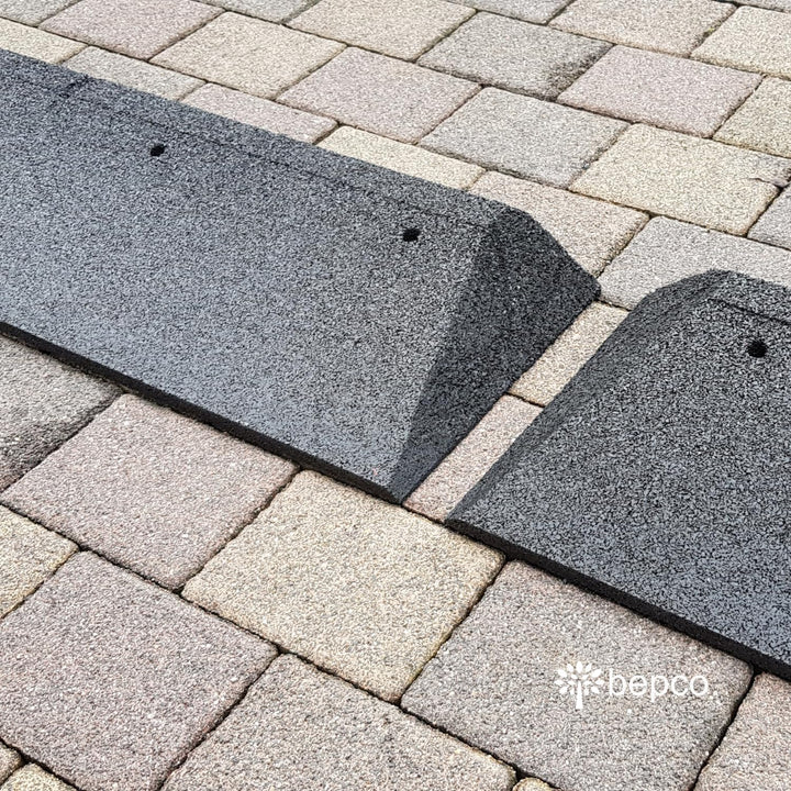 Bordsteinrampe 40-100 mm aus Gummifasern - Auffahrrampe - Türschwellenrampe mit eingelagerten U-Sche