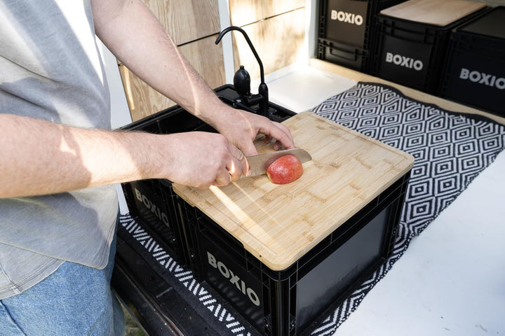 BOXIO - Cutting Board: Premium Schneidebrett aus Bambus, 40 x 30 cm gross passt perfekt als Holzdeck