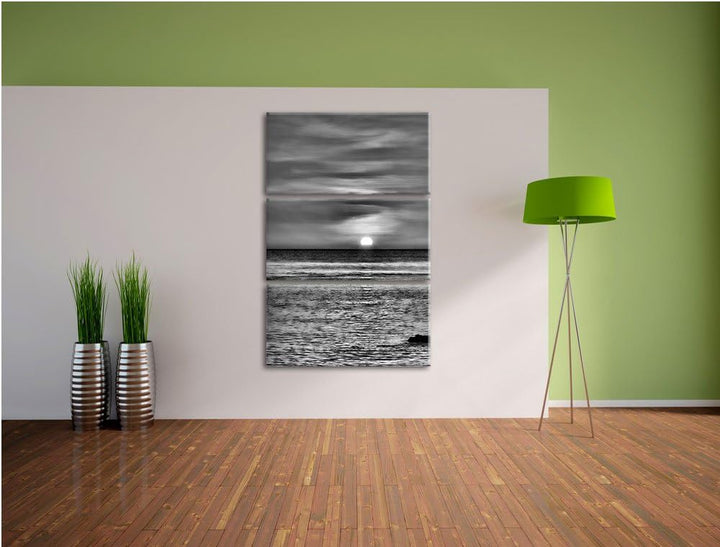 Pixxprint Monocrome, Sonnenuntergang am Meer 3-Teiler Leinwandbild 120x80 Bild auf Leinwand