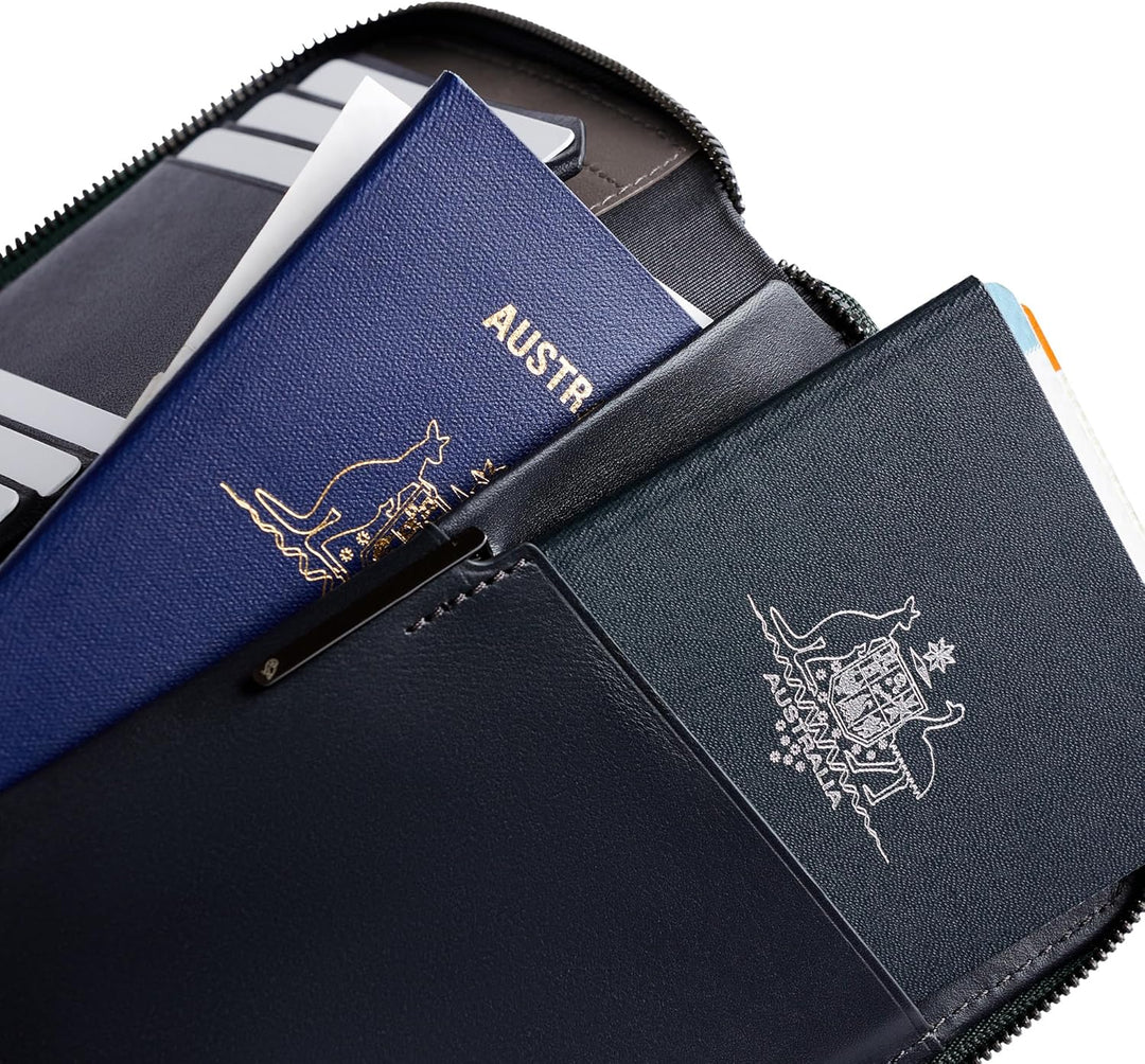 Bellroy Travel Folio – Second Edition- Sienna - Everglade, Everglade