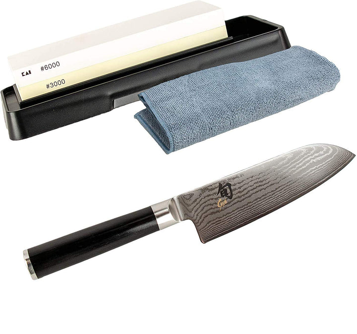 Kai Shun Classic Bundle, DM-0727, ultrascharfes Santokumesser, 14 cm Klinge + Kai-Schleifstein AP-03