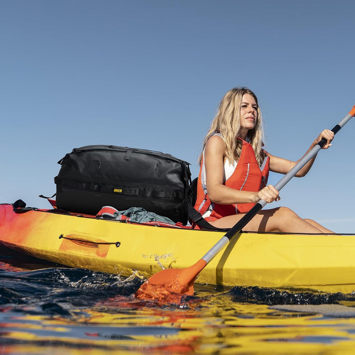 MIER Wasserfeste Reisetasche Duffle Bag mit Rucksackfunktion Rolltop Sporttasche für Seesack, Schwim
